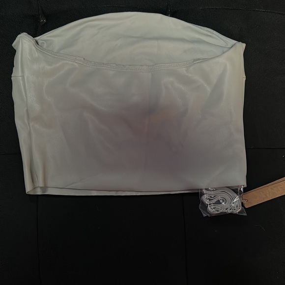 SKIMS • Faux Leather Crop Top • NWT • Never Worn • Removable Straps • Size S - Picture 2 of 4